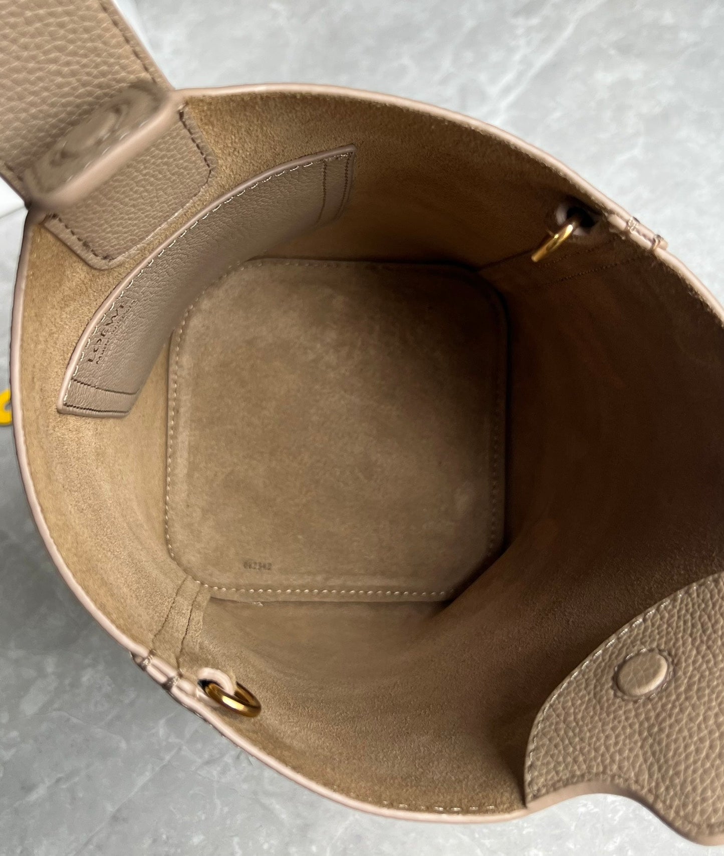 LOE MINI 19 PEBBLE BUCKET IN CAMEL BROWN MELLOW CALFSKIN