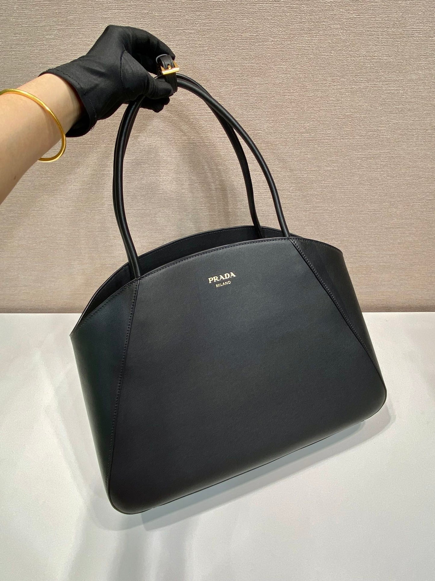 ELEGANT TOTE BAG 40 IN BLACK SMOOTH CALFSKIN