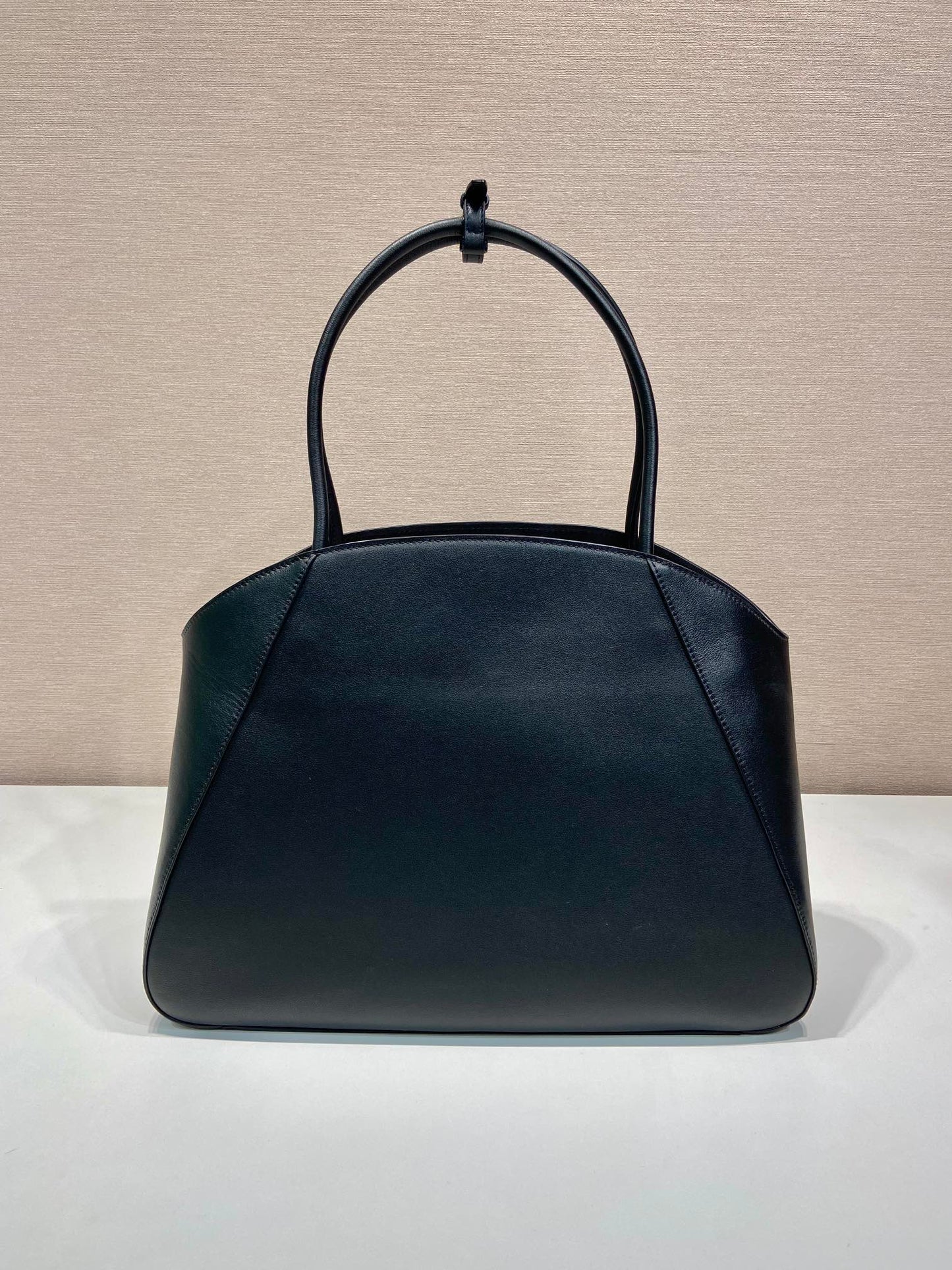 ELEGANT TOTE BAG 40 IN BLACK SMOOTH CALFSKIN