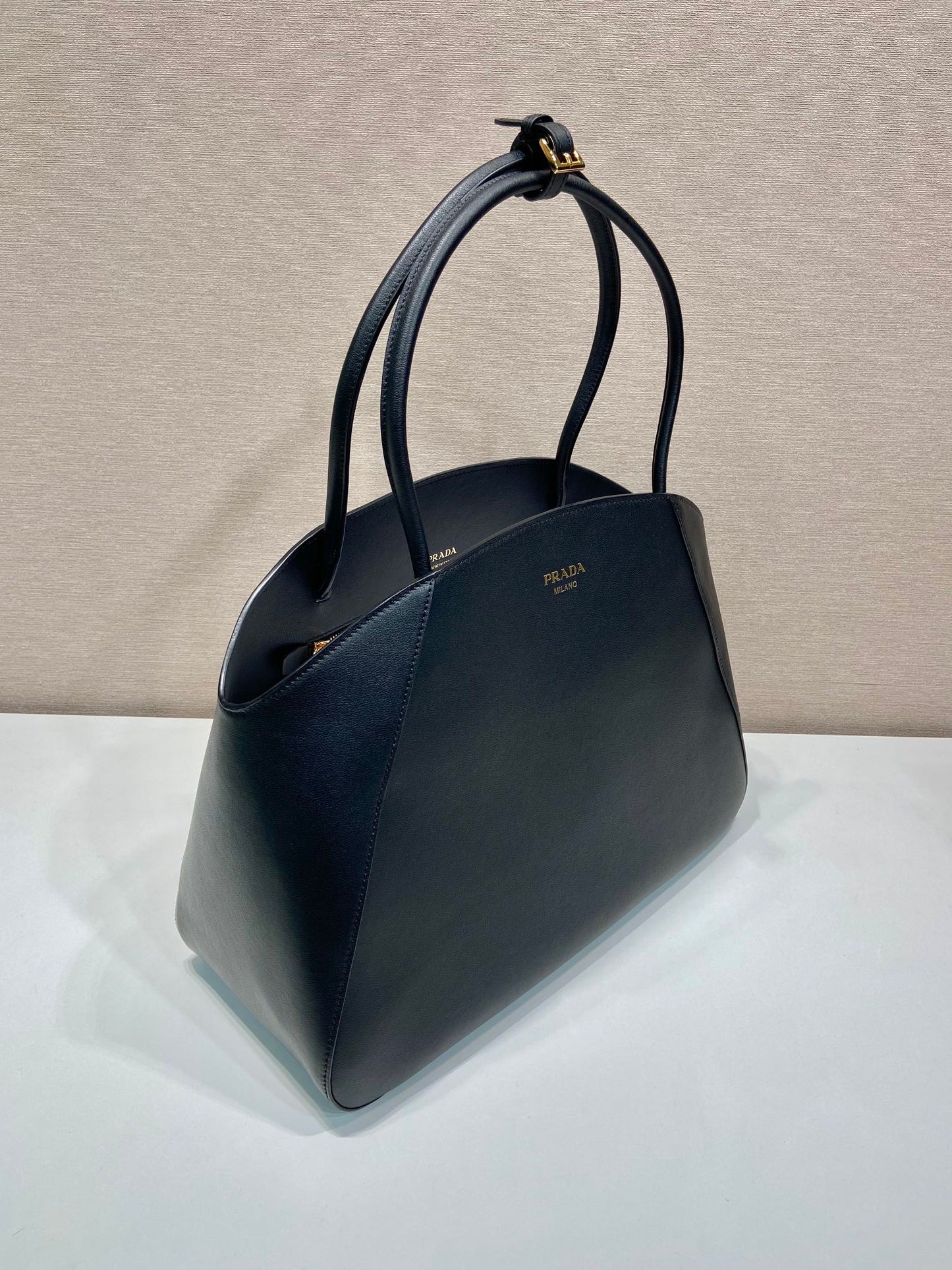 ELEGANT TOTE BAG 40 IN BLACK SMOOTH CALFSKIN