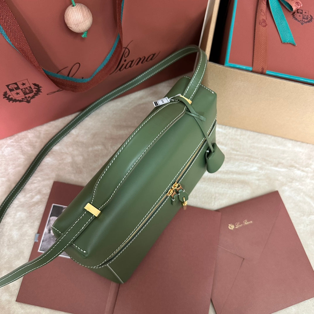 EXTRA BAG L27 IN JUNGLE GREEN SMOOTH CALFSKIN WITH GOLD HARDWARE