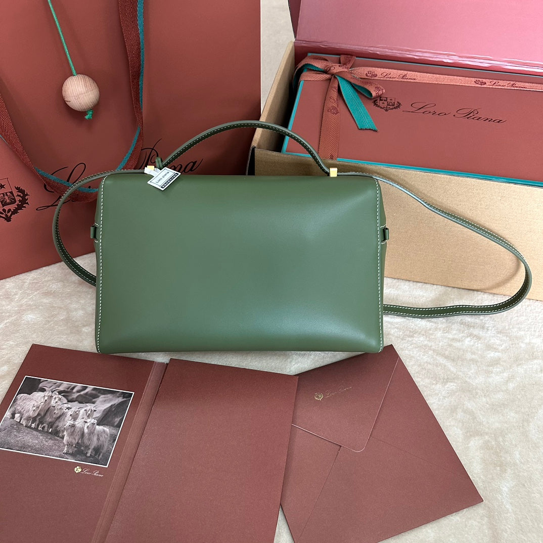 EXTRA BAG L27 IN JUNGLE GREEN SMOOTH CALFSKIN WITH GOLD HARDWARE