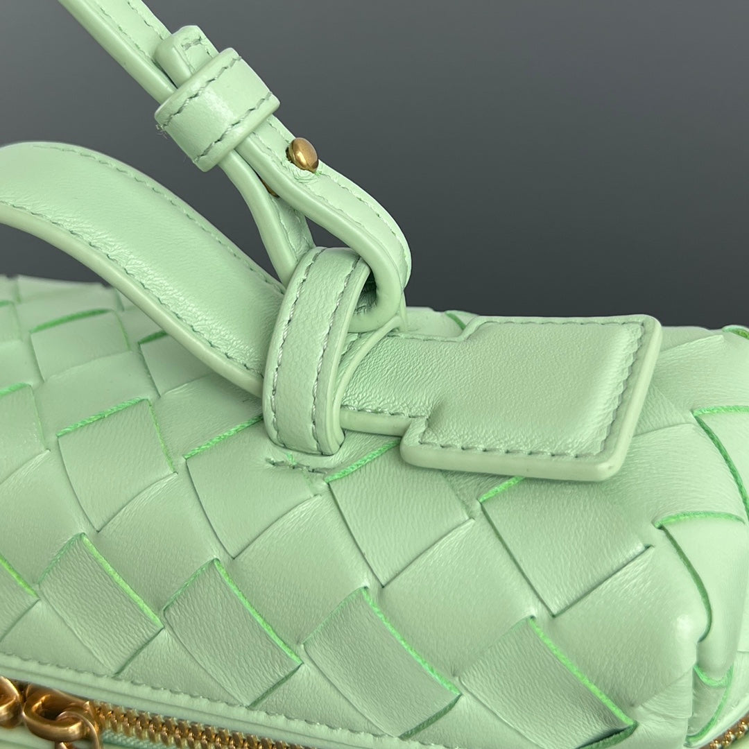 BANG BANG 22 VANITY CASE IN LIGHT GREEN CALFSKIN