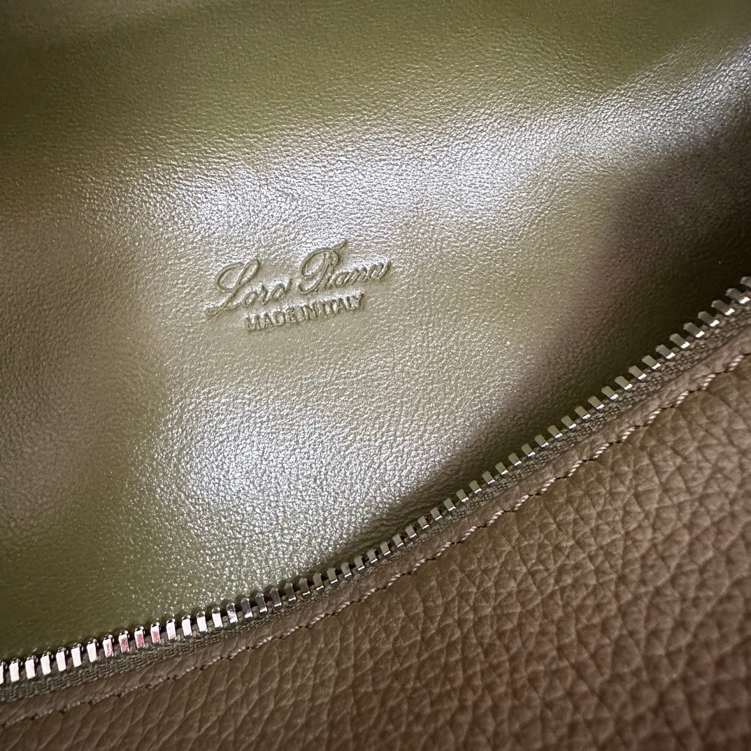 EXTRA POCKET L19 IN OLIVE GREEN CALFSKIN WITH SILVER HARDWARE