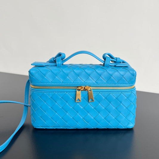 BANG BANG 22 VANITY CASE IN CERULEAN BLUE CALFSKIN