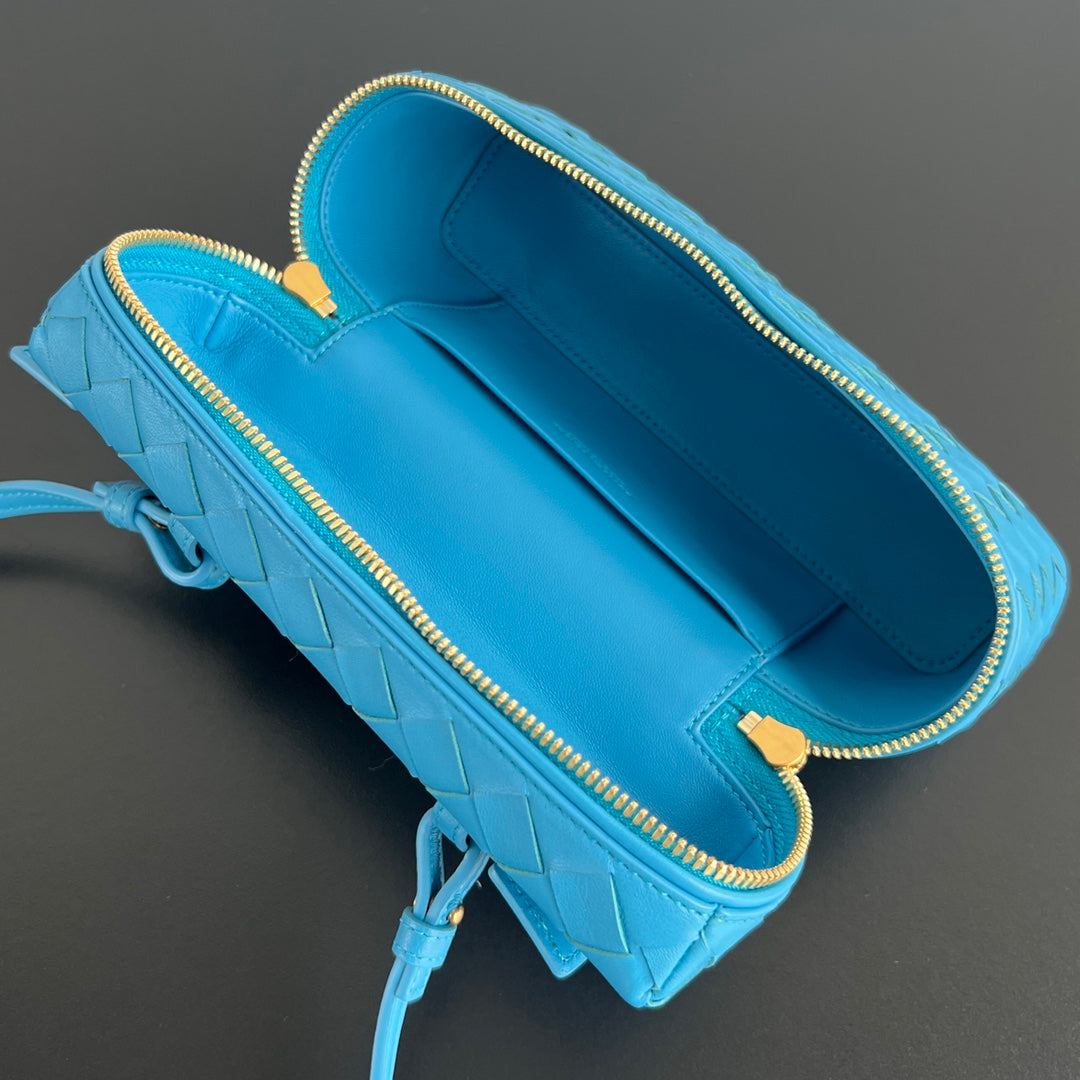 BANG BANG 22 VANITY CASE IN CERULEAN BLUE CALFSKIN