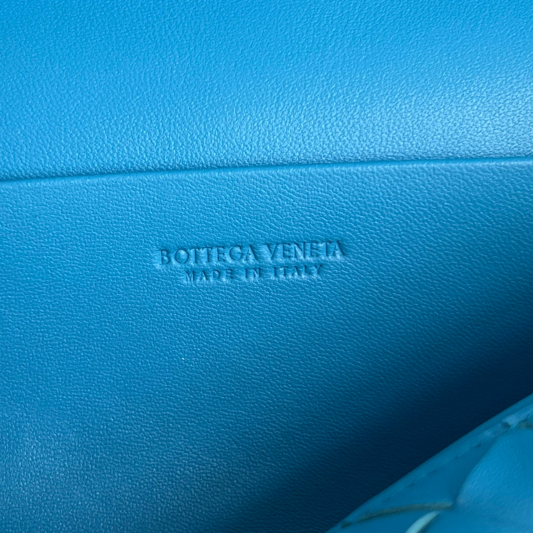 BANG BANG 22 VANITY CASE IN CERULEAN BLUE CALFSKIN