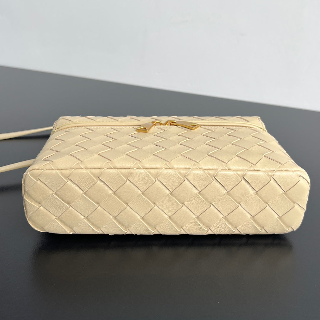 BANG BANG 22 VANITY CASE IN BEIGE CREAM CALFSKIN