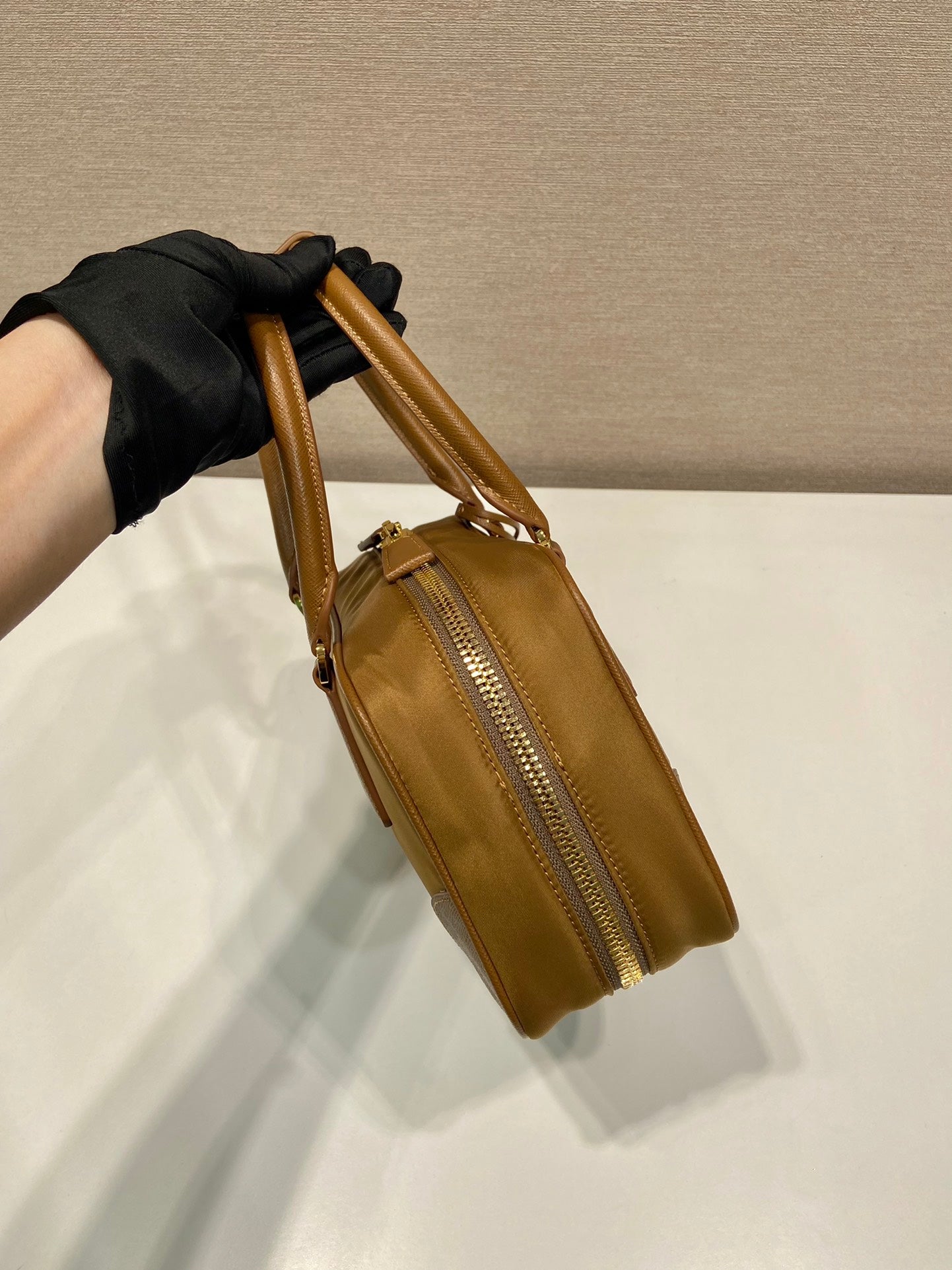 SMALL TOP HANDLE BAG 25 IN GOLDEN BROWN NYLON AND CALFSKIN TRIM