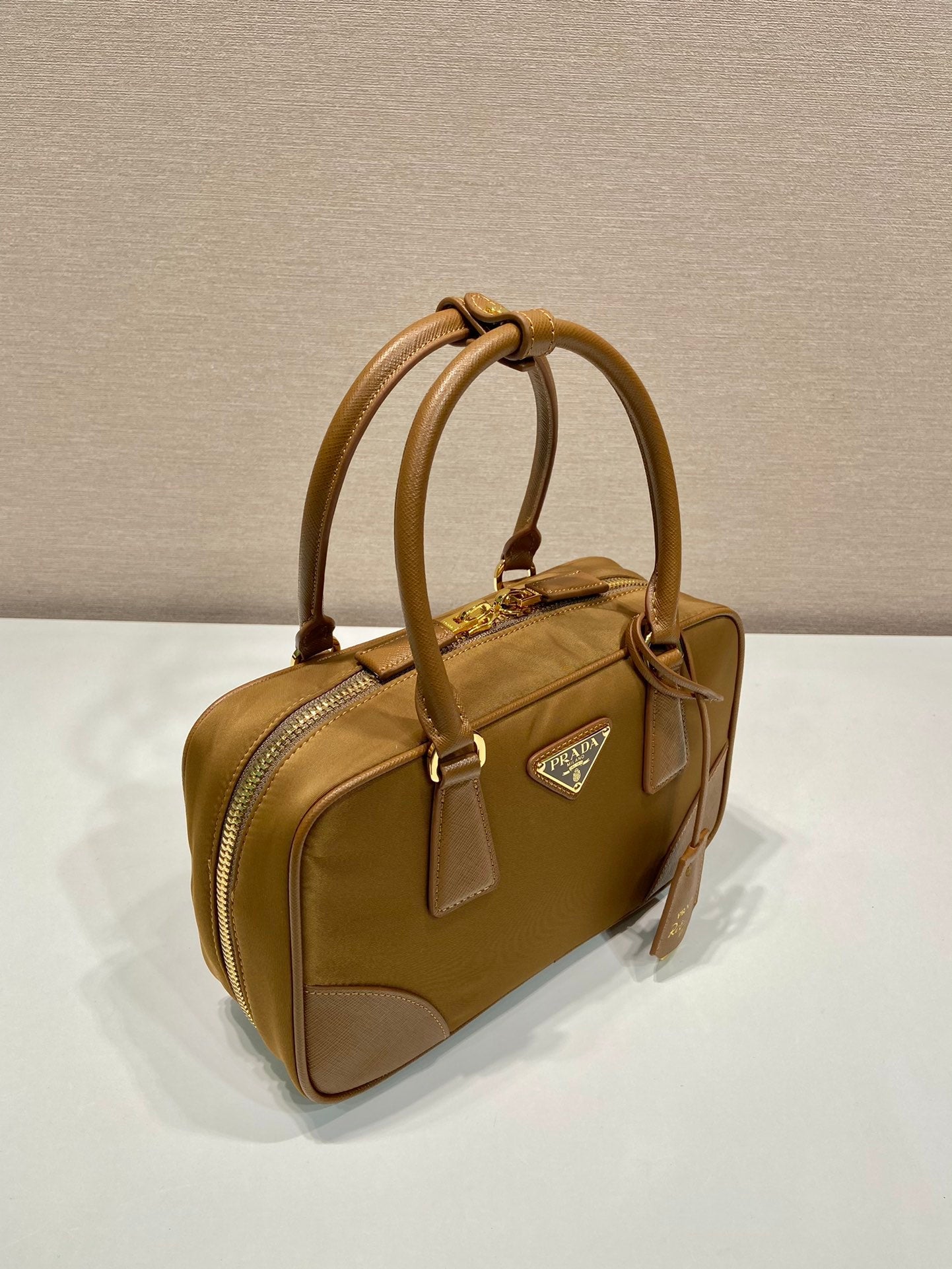 SMALL TOP HANDLE BAG 25 IN GOLDEN BROWN NYLON AND CALFSKIN TRIM