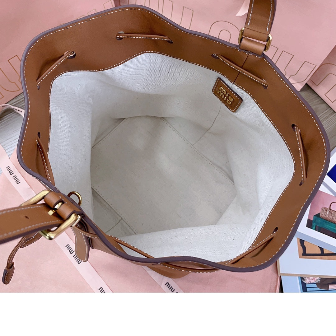 BUCKET BAG 29 IN BRONZE BROWN CALFSKIN