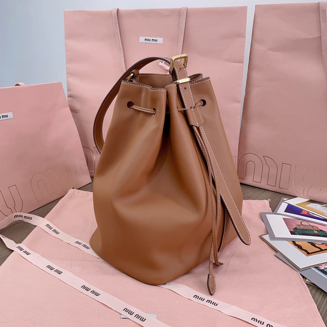 BUCKET BAG 29 IN BRONZE BROWN CALFSKIN