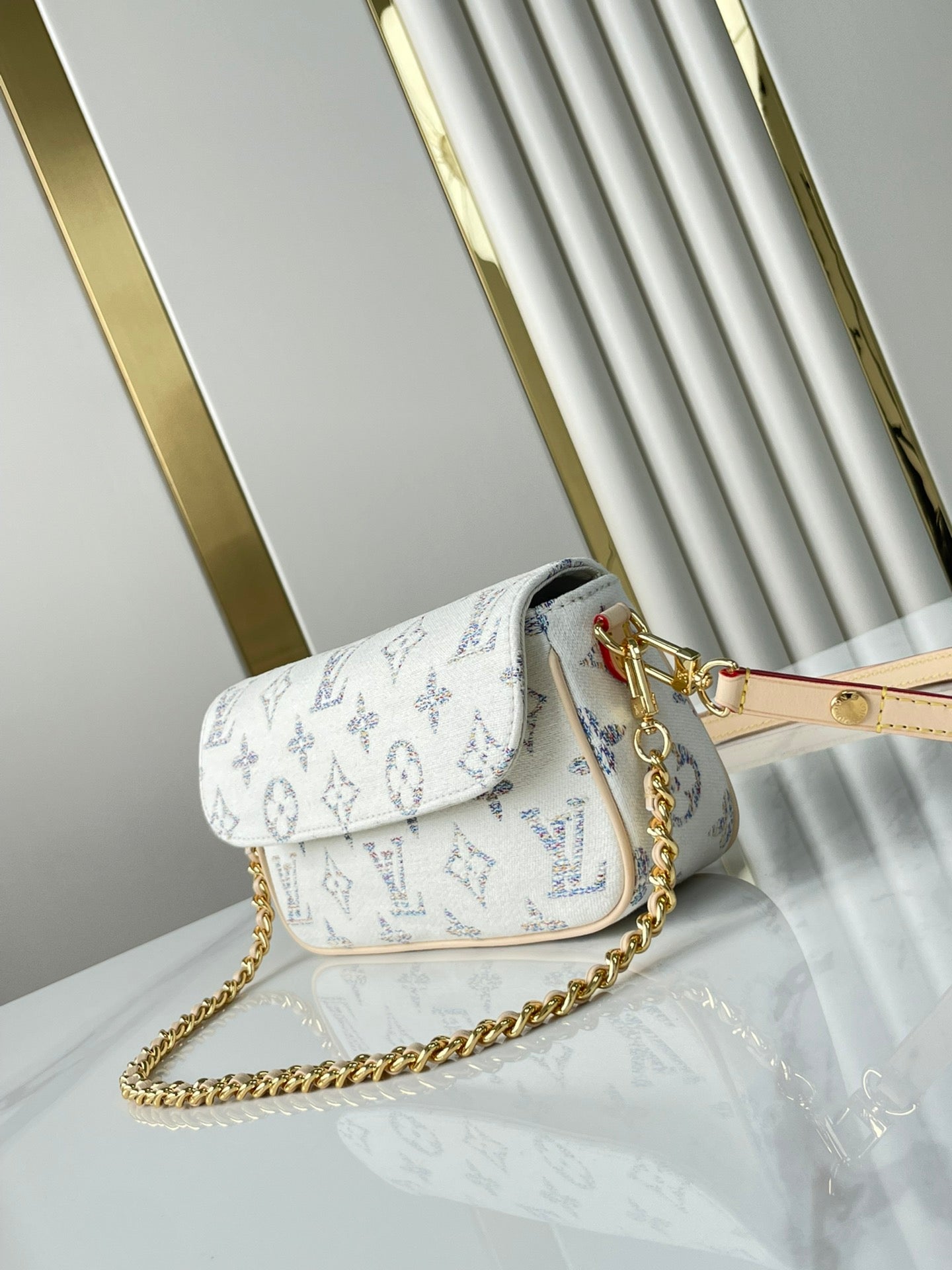 WALLET ON CHAIN IVY 23 IN WHITE MONOGRAM JACQUARD FABRIC GOLD HARDWARE