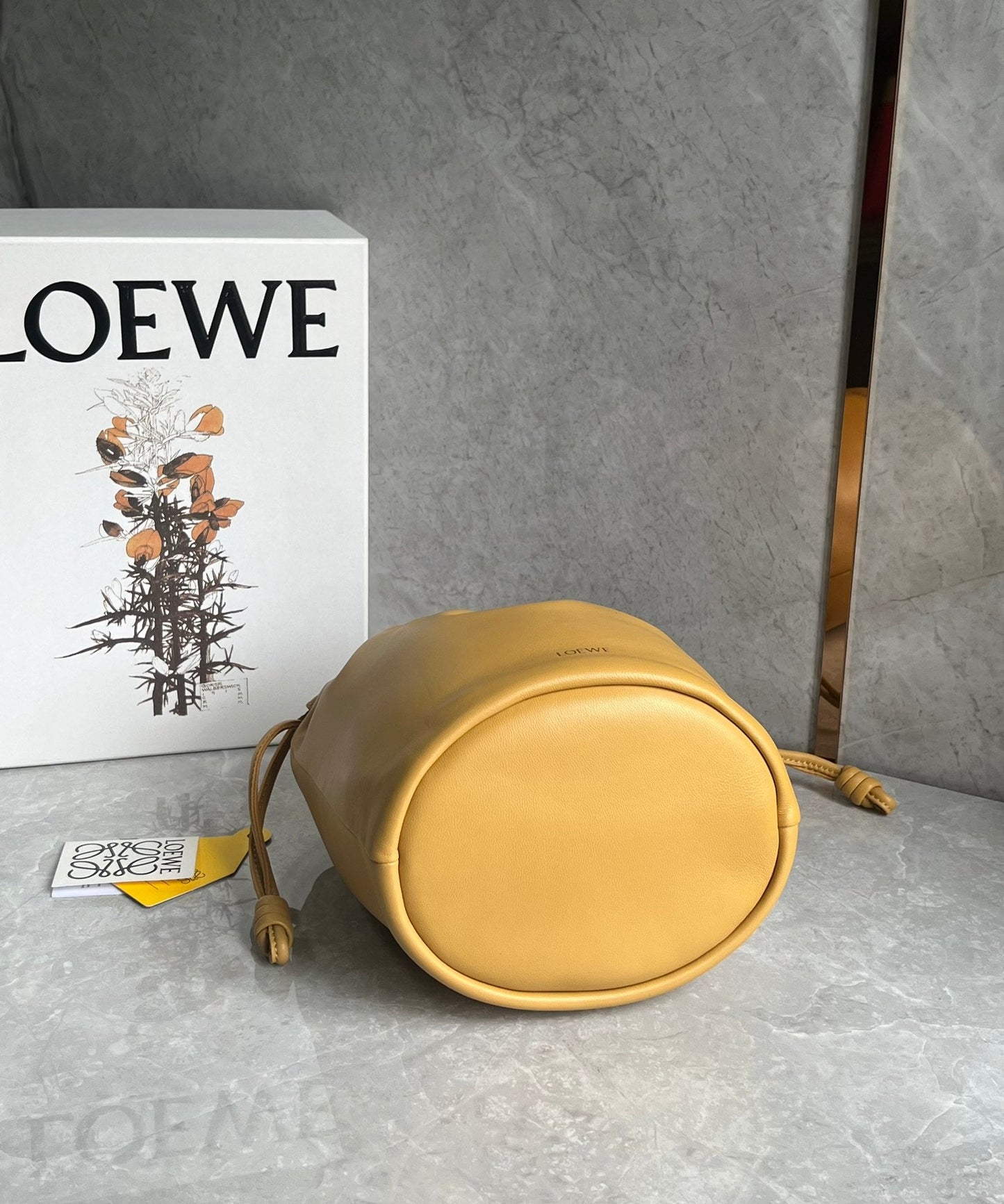 LOE 32 FLAMENCO PURSE BUCKET IN SAHARA MELLOW NAPPA LAMBSKIN