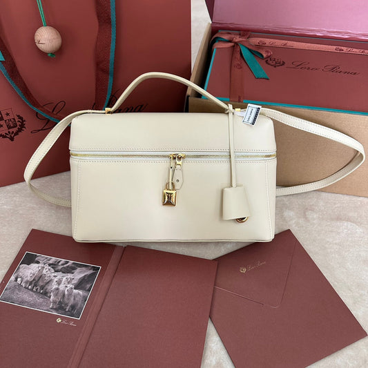 EXTRA BAG L27 IN WHITE SMOOTH CALFSKIN WITH GOLD HARDWARE