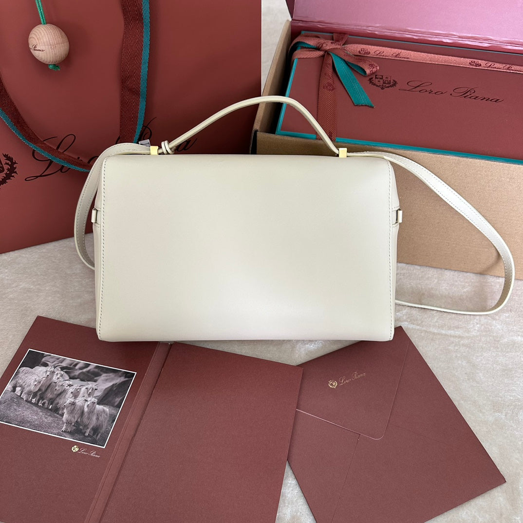 EXTRA BAG L27 IN WHITE SMOOTH CALFSKIN WITH GOLD HARDWARE