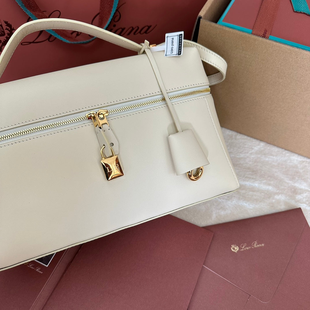 EXTRA BAG L27 IN WHITE SMOOTH CALFSKIN WITH GOLD HARDWARE