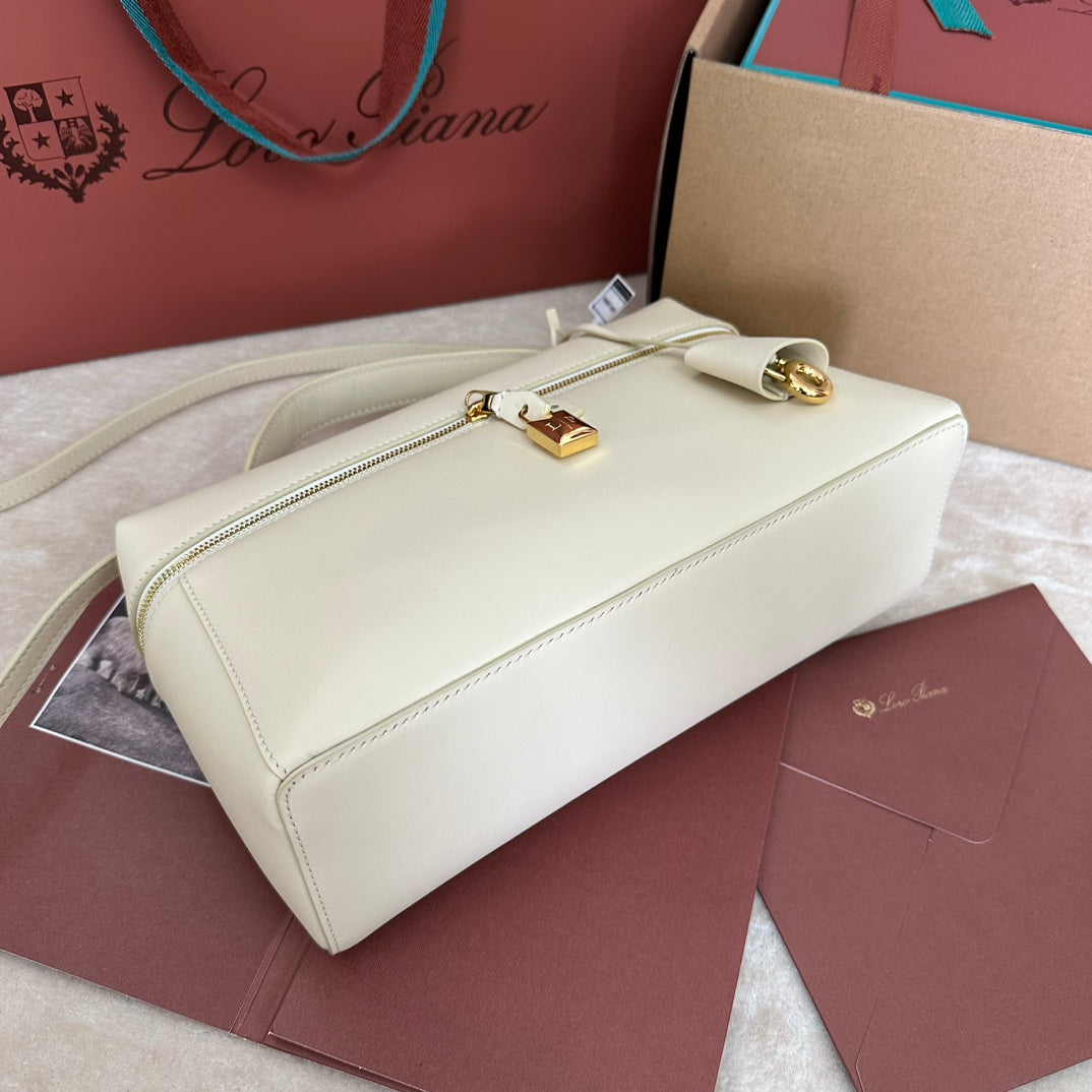 EXTRA BAG L27 IN WHITE SMOOTH CALFSKIN WITH GOLD HARDWARE