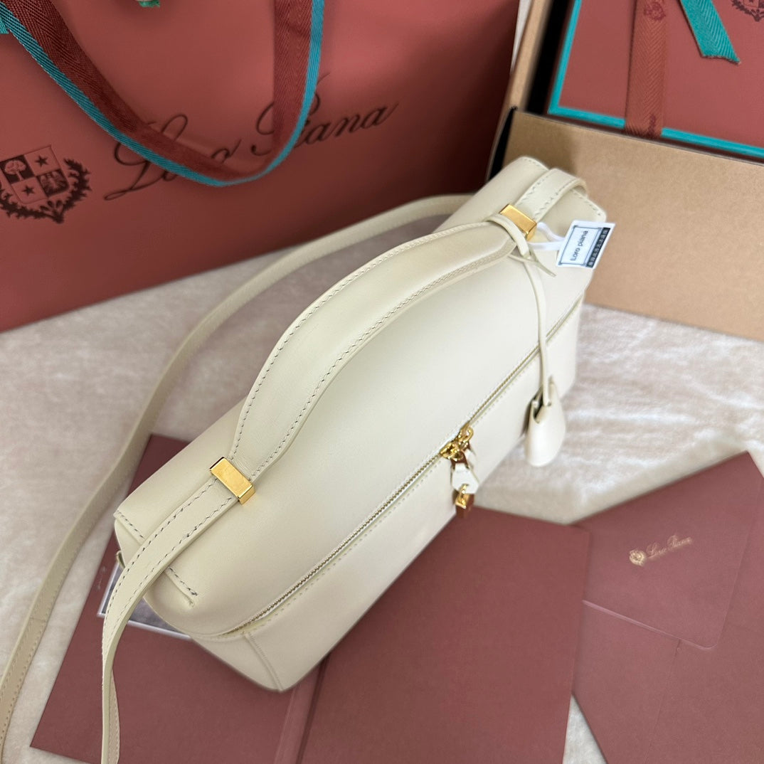 EXTRA BAG L27 IN WHITE SMOOTH CALFSKIN WITH GOLD HARDWARE