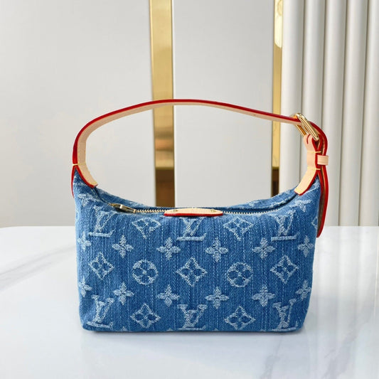 HILLS POCHETTE 18 IN BLUE MONOGRAM DENIM