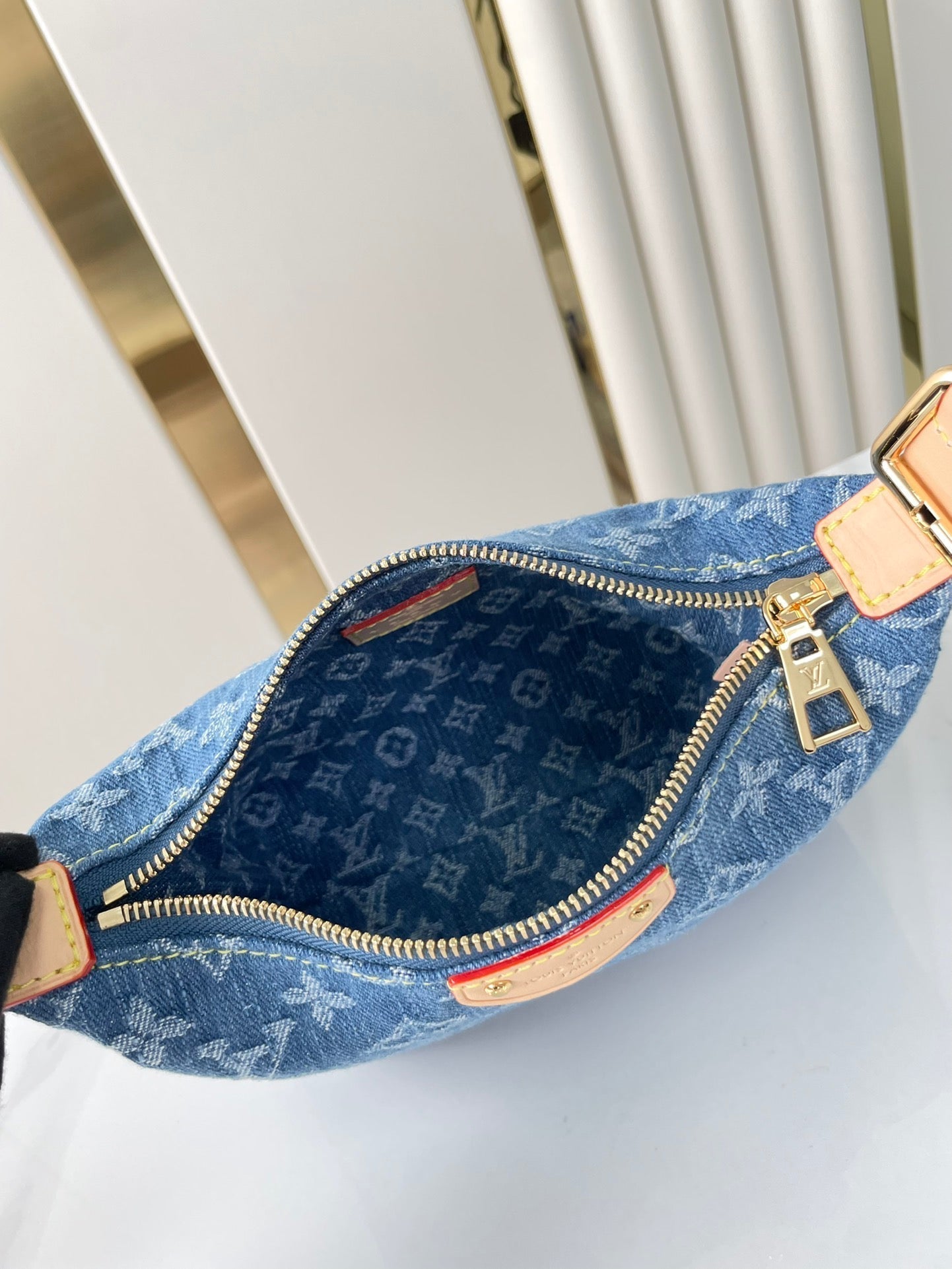 HILLS POCHETTE 18 IN BLUE MONOGRAM DENIM