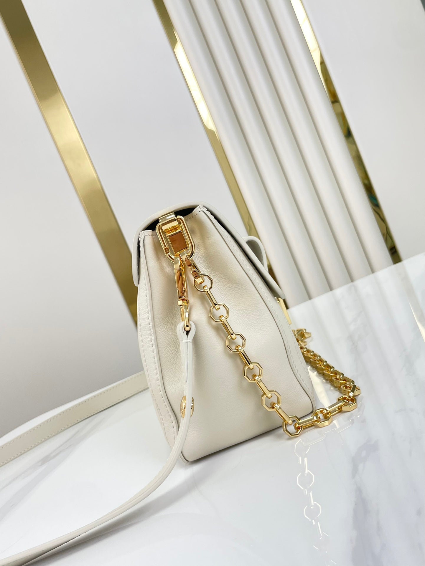 DAUPHINE SOFT MM 24 IN WHITE SMOOTH LAMBSKIN GOLD HARDWARE