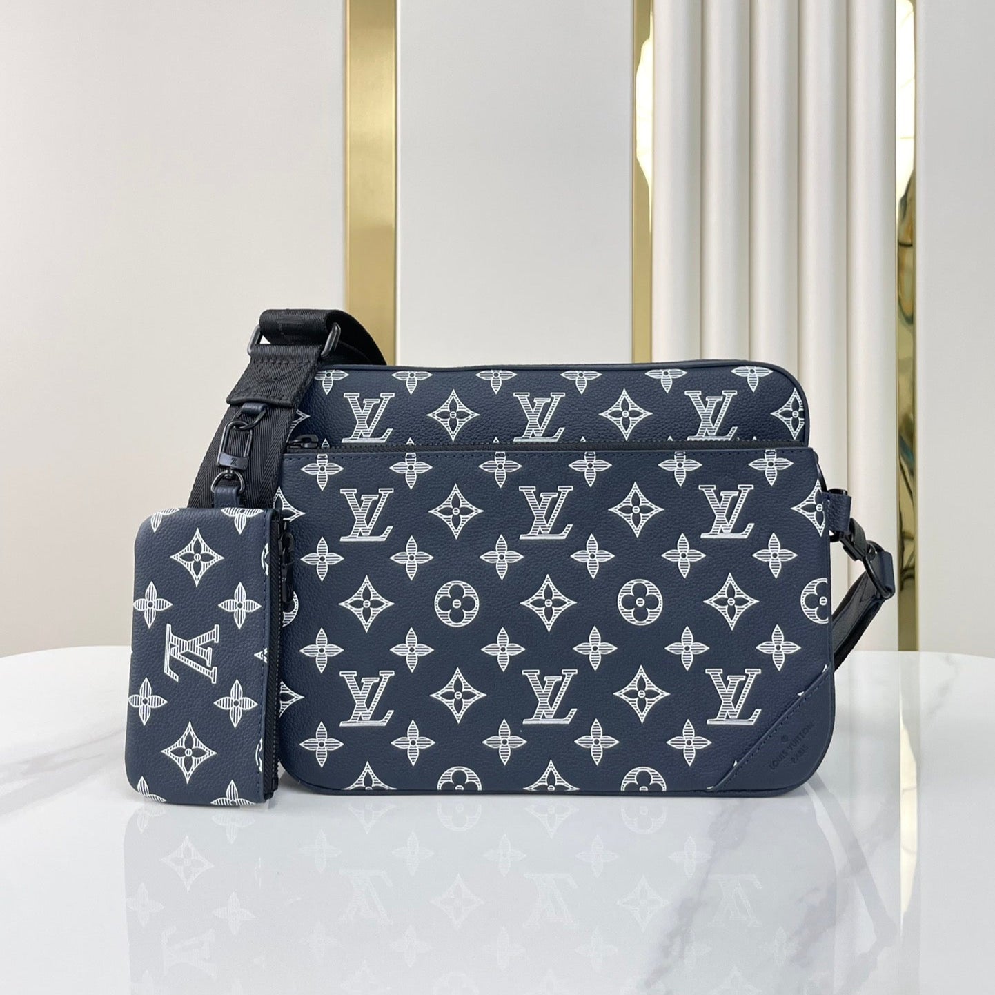 TRIO MESSENGER 25 IN PRUSSIAN BLUE MONOGRAM SHADOW CALFSKIN