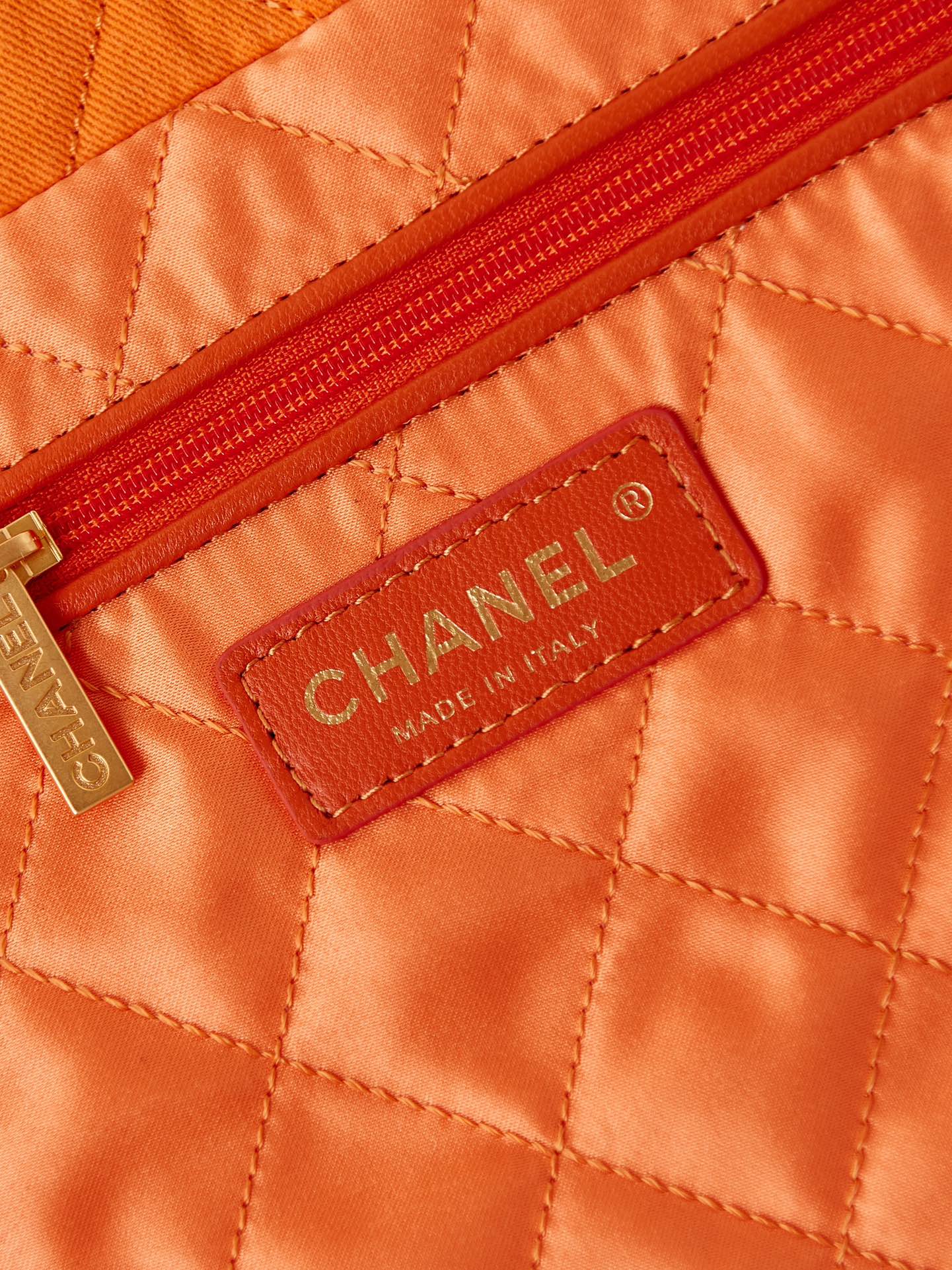 CC CLASSIC MEDIUM 37 BAG IN SAFETY ORANGE CANVAS