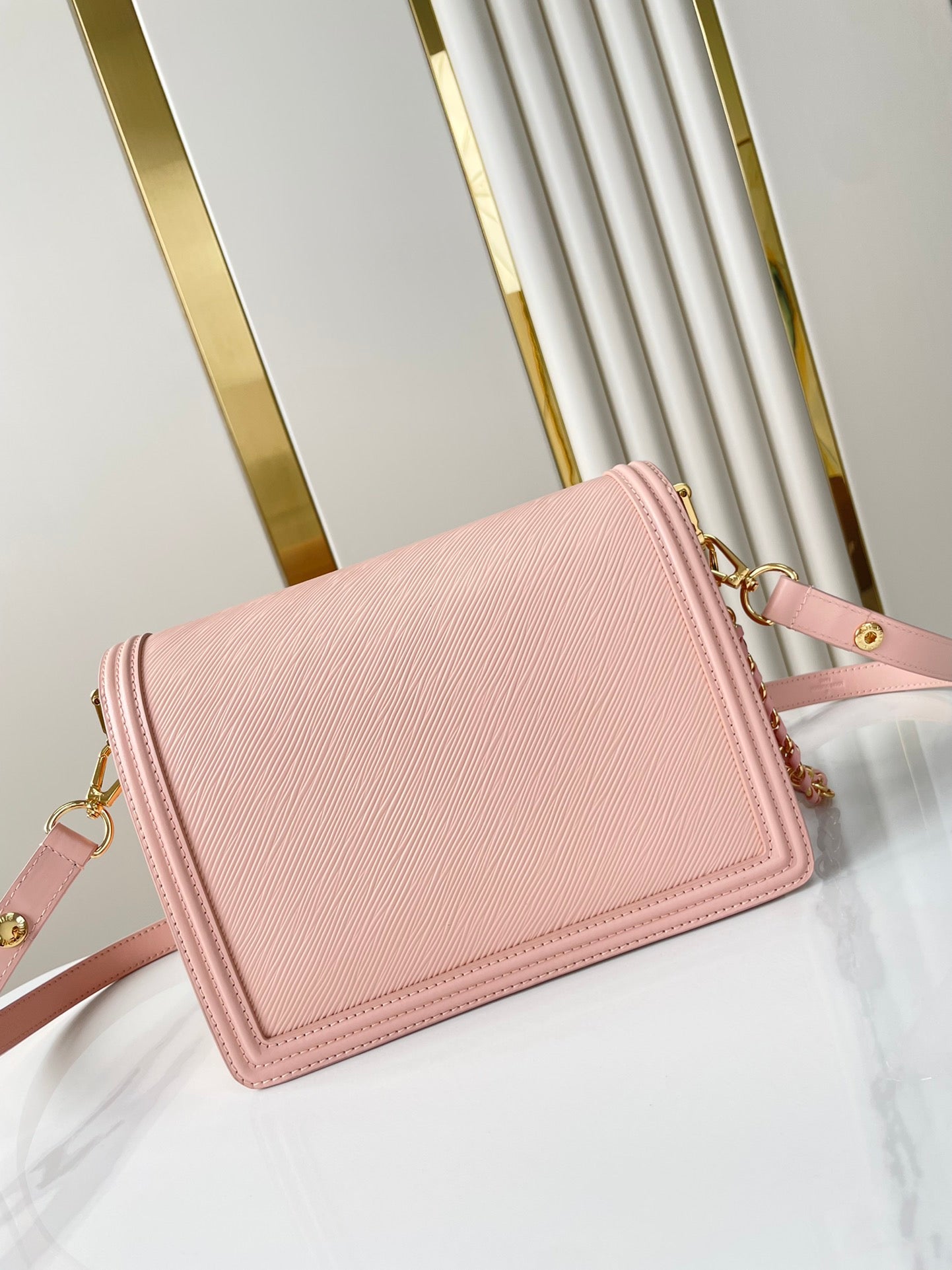 DAUPHINE MM 25 IN LIGHT PINK EPI GRAINED CALFSKIN GOLD HARDWARE