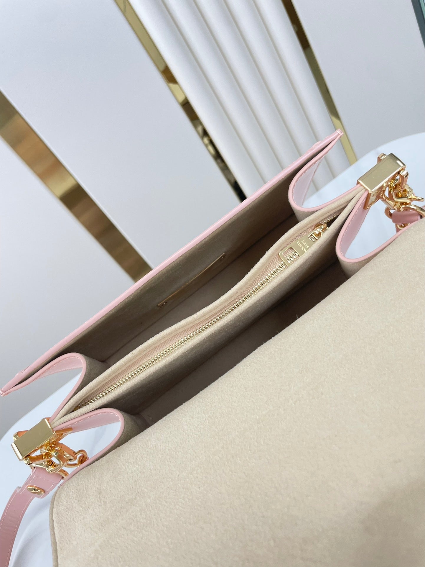 DAUPHINE MM 25 IN LIGHT PINK EPI GRAINED CALFSKIN GOLD HARDWARE