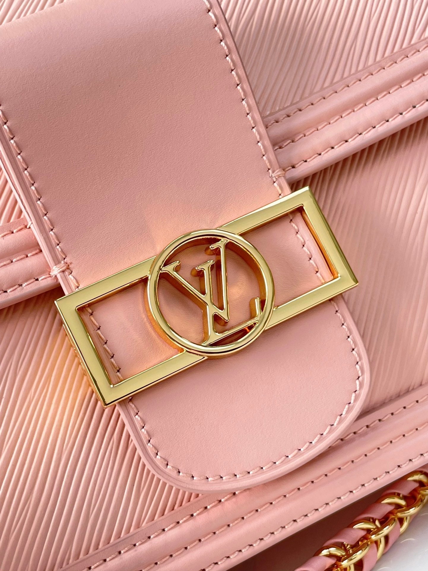 DAUPHINE MM 25 IN LIGHT PINK EPI GRAINED CALFSKIN GOLD HARDWARE