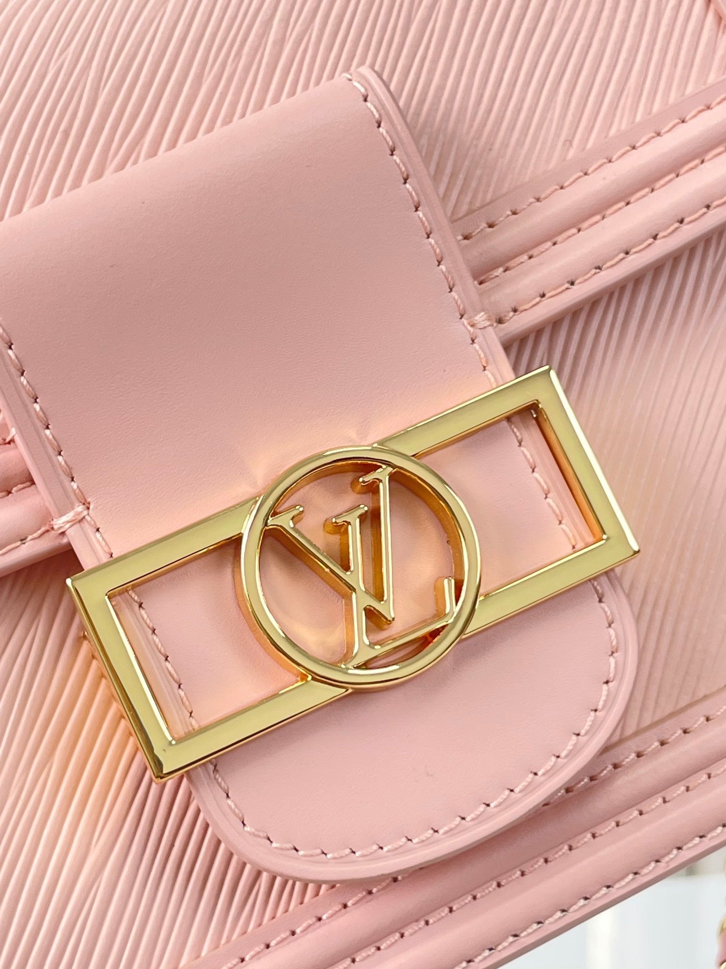 DAUPHINE MINI 20 IN LIGHT PINK EPI GRAINED CALFSKIN GOLD HARDWARE