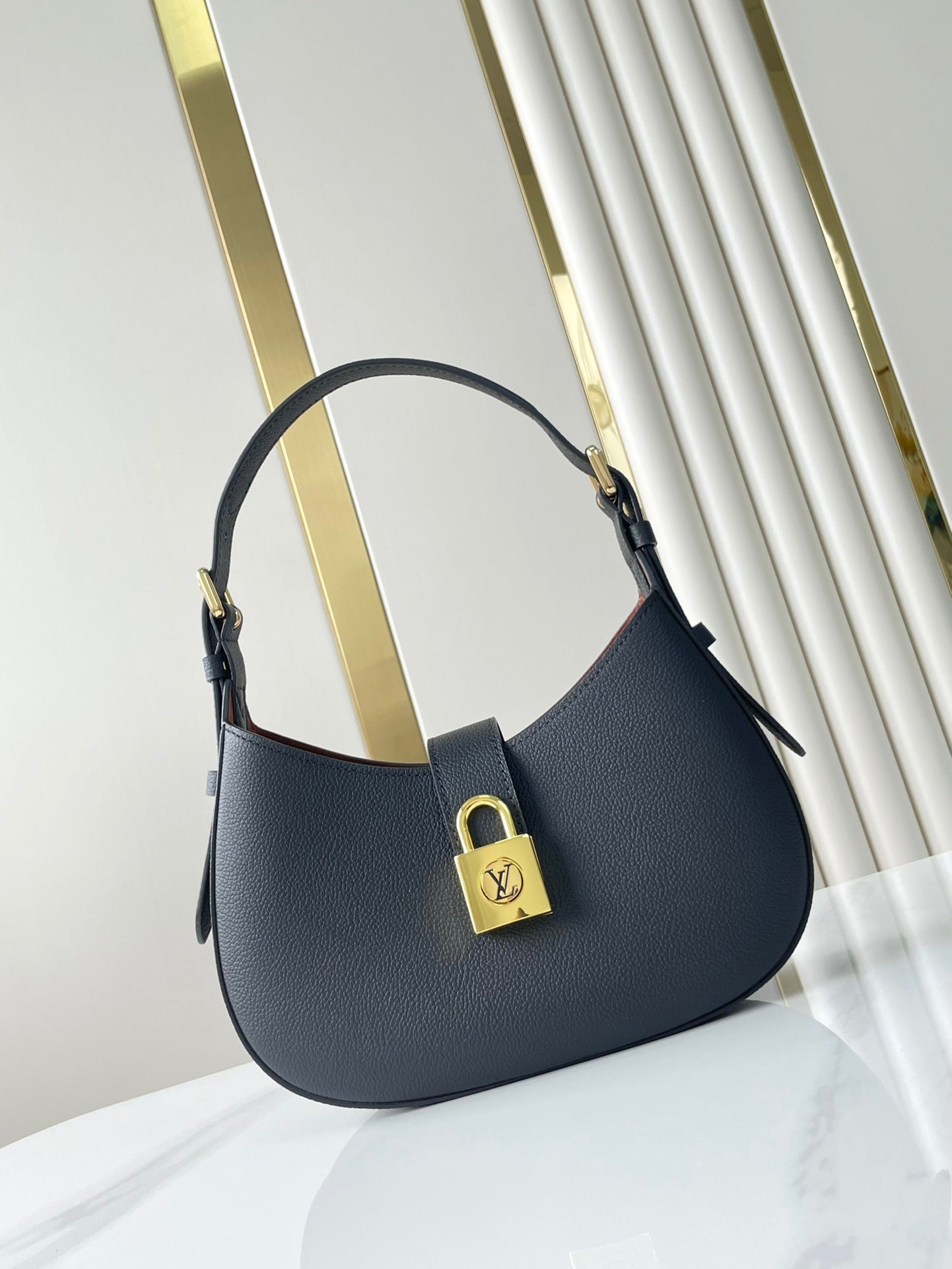 LOW KEY SHOULDER BAG 26 IN BLACK GRAINED CALFSKIN GOLD BUCKLE