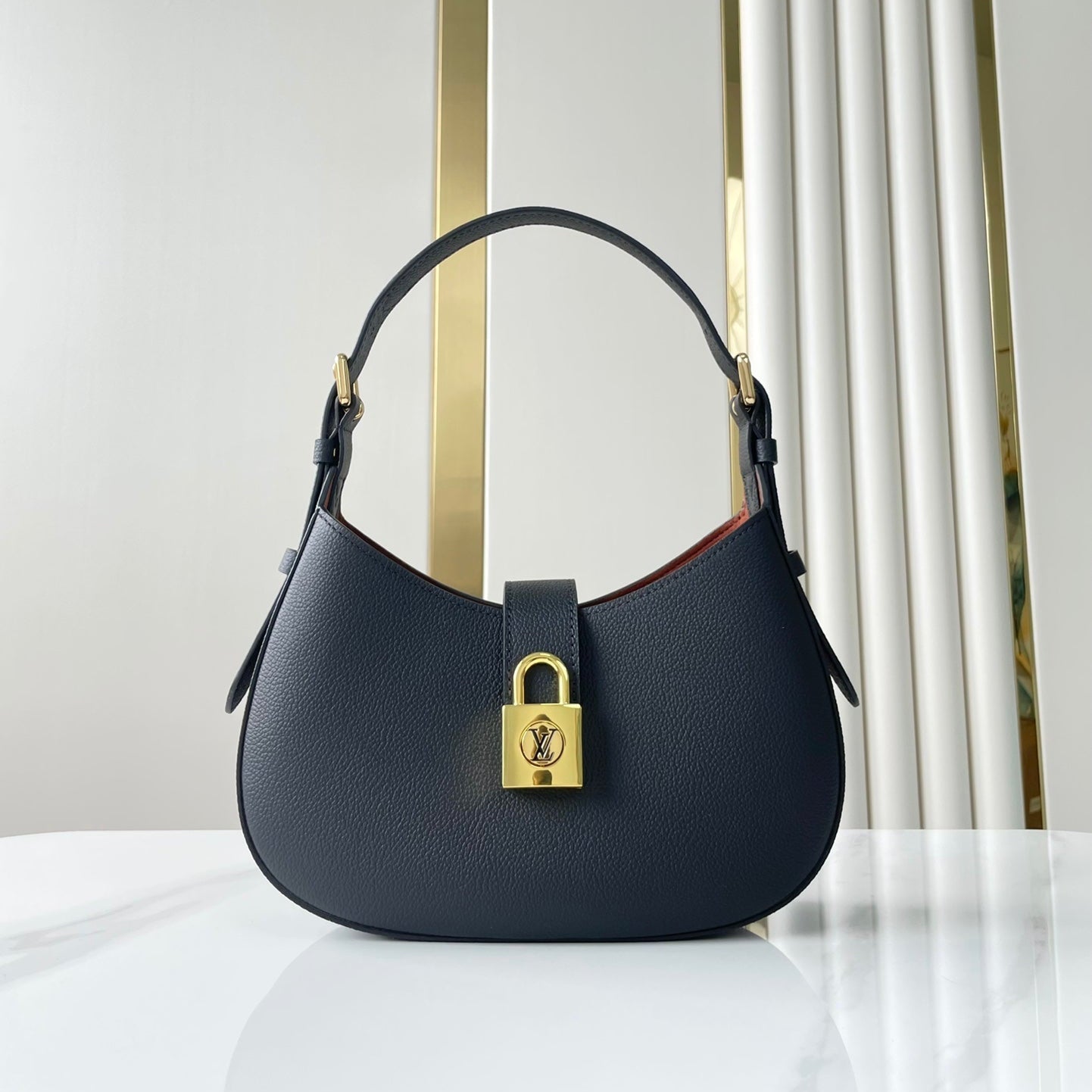 LOW KEY SHOULDER BAG 26 IN BLACK GRAINED CALFSKIN GOLD BUCKLE