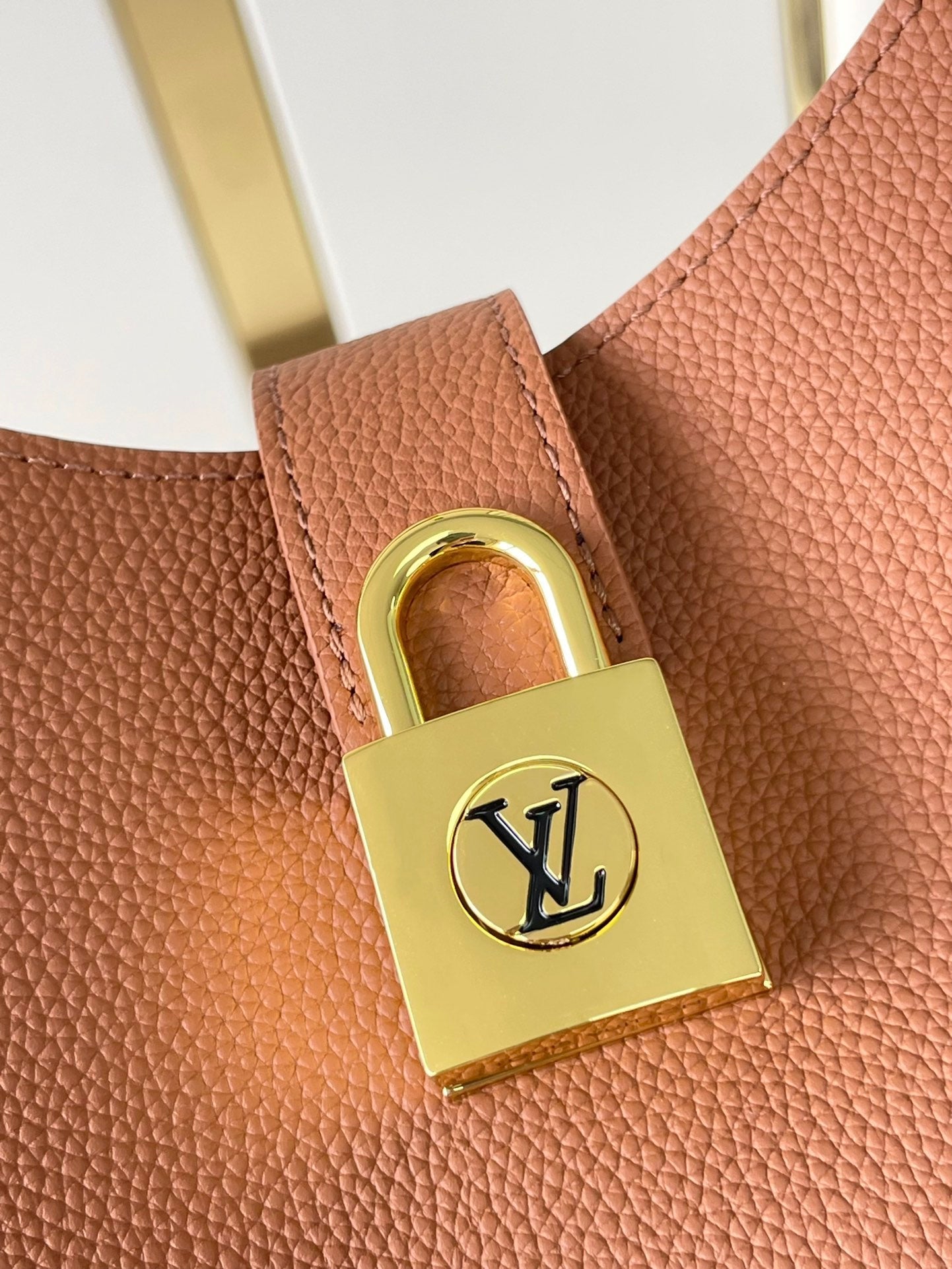 LOW KEY SHOULDER BAG 26 IN COGNAC GRAINED CALFSKIN GOLD BUCKLE