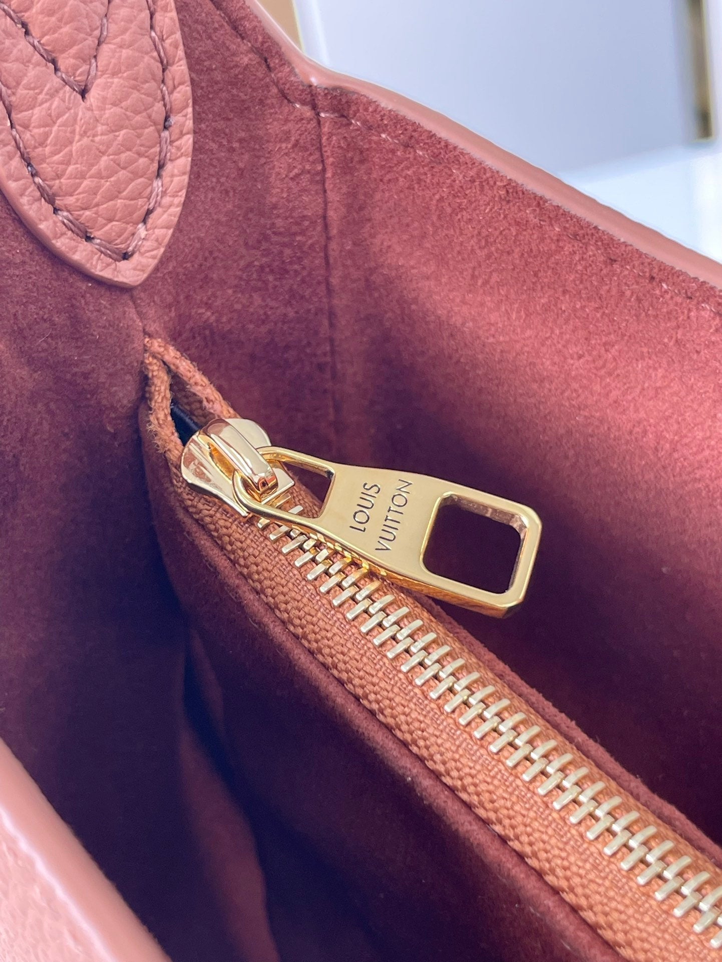 LOW KEY SHOULDER BAG 26 IN COGNAC GRAINED CALFSKIN GOLD BUCKLE