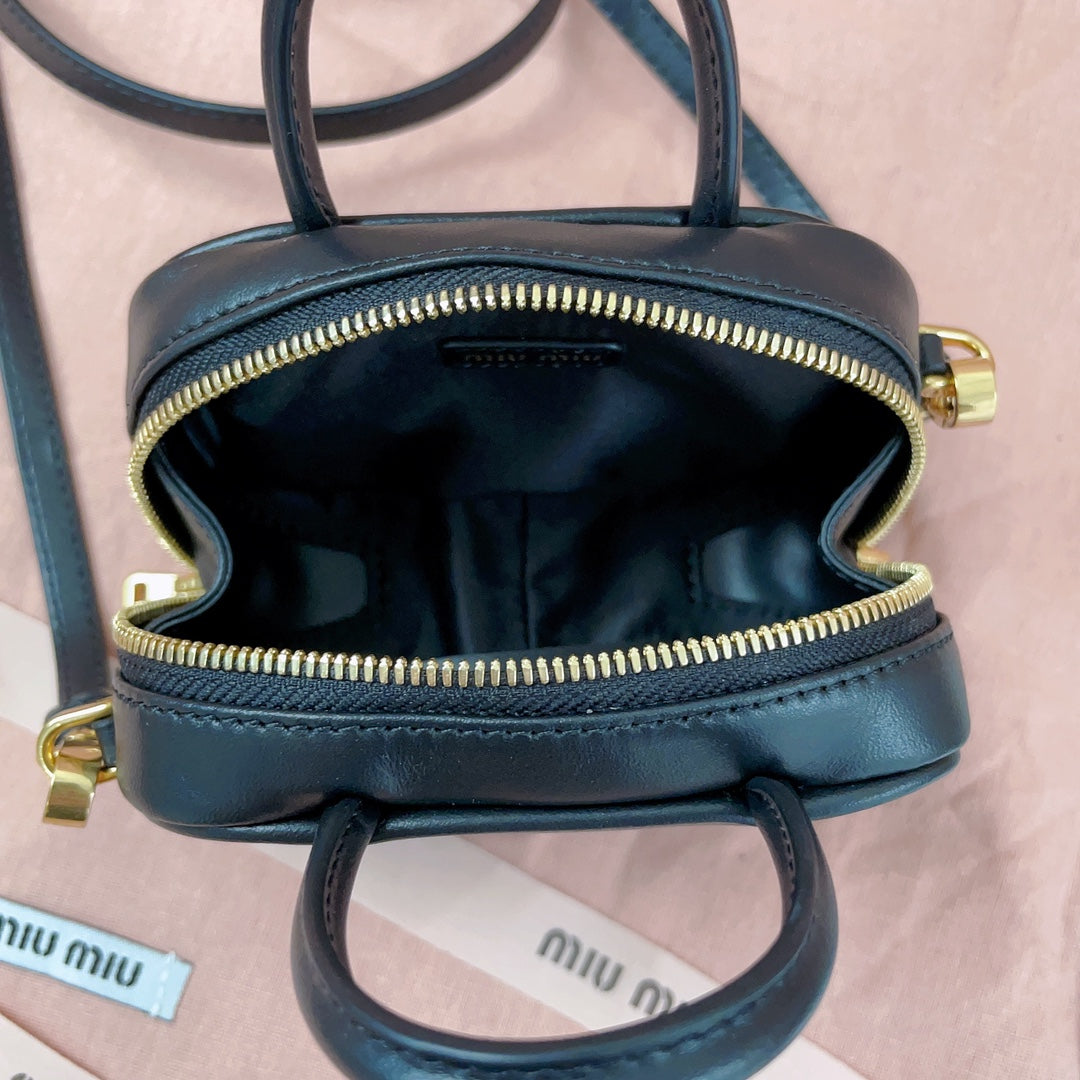 MINI SHOULDER BAG 10 IN BLACK CALFSKIN GOLD HARDWARE