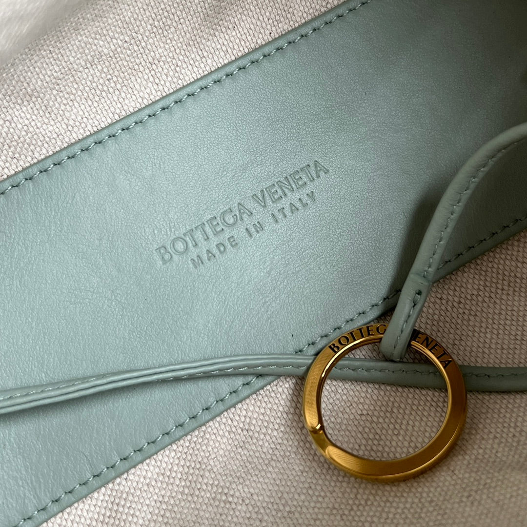 SMALL TOP HANDLE LOOP 19 IN CELADON GREEN CALFSKIN