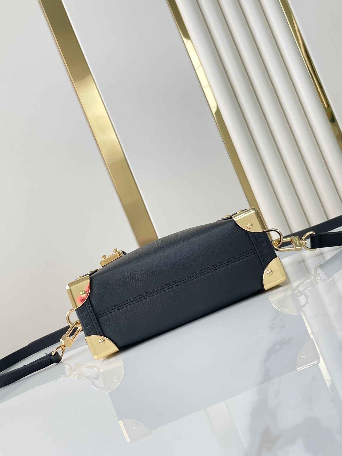 SIDE TRUNK MINI 18 IN BLACK CALFSKIN GOLD HARDWARE