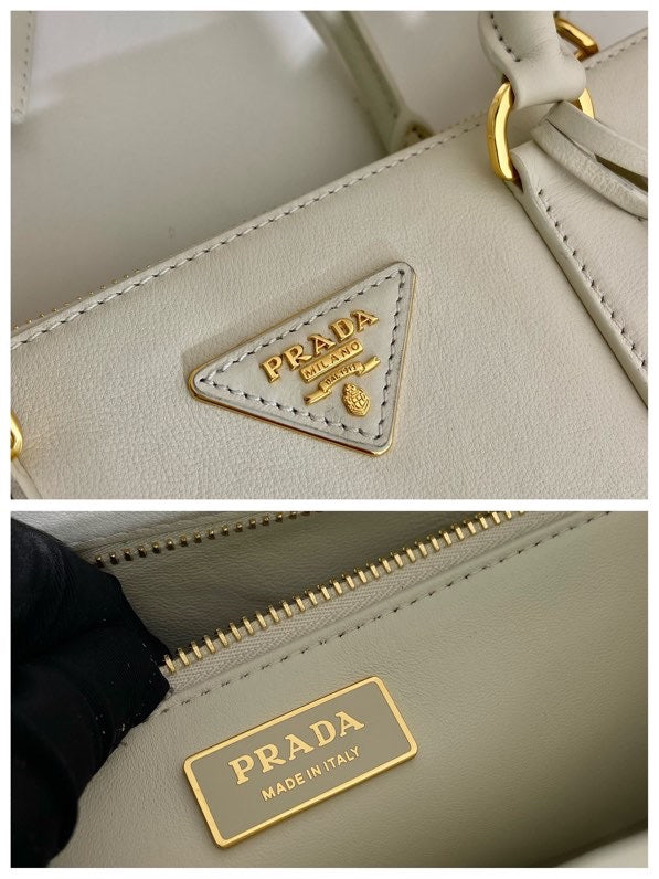 MEDIUM GALLERIA BAG 28 IN WHITE SMOOTH CALFSKIN GOLD HARDWARE