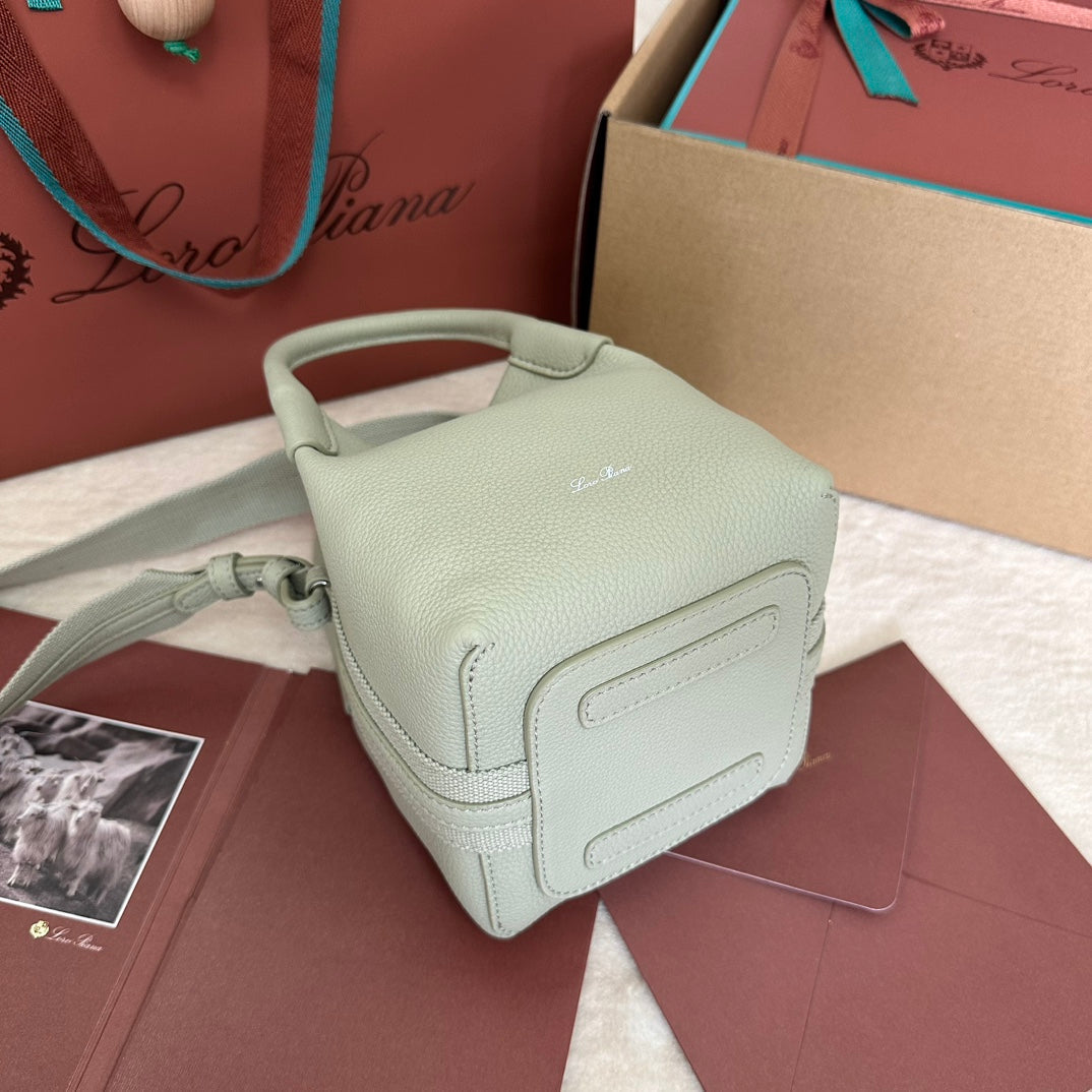 MICRO BALE BAG IN LIGHT GREEN CALFSKIN