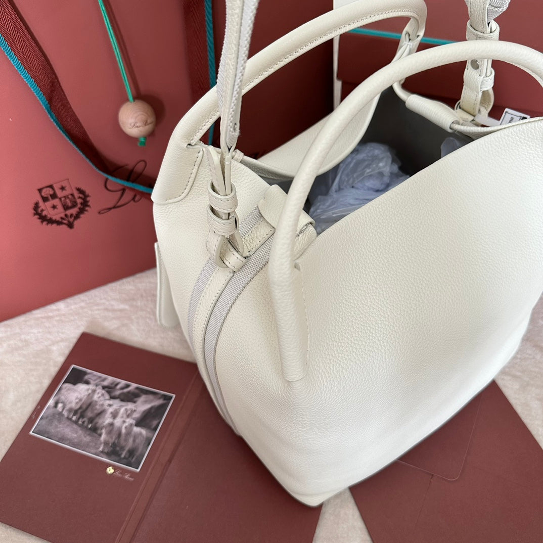 MEDIUM 36 BAG IN WHITE CALFSKIN WITH SILVER HARDWARE