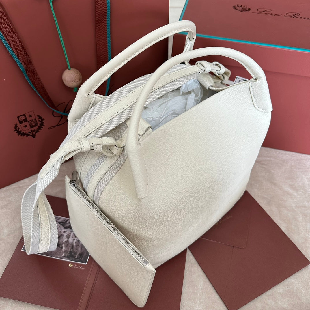 MEDIUM 36 BAG IN WHITE CALFSKIN WITH SILVER HARDWARE