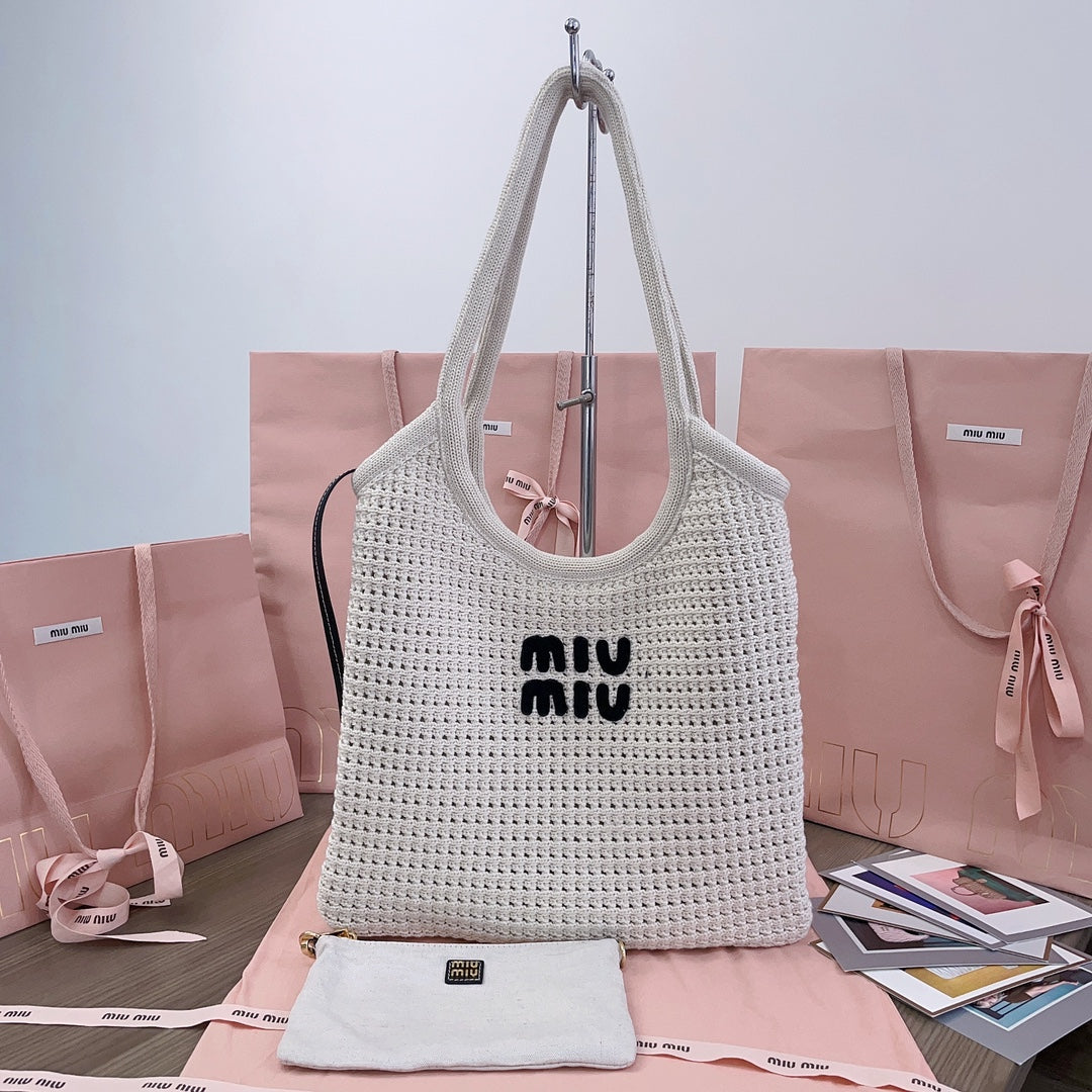 HOLLOW KNITTED TOTE BAG 40 IN WHITE MIX BLACK WOVEN FABRIC