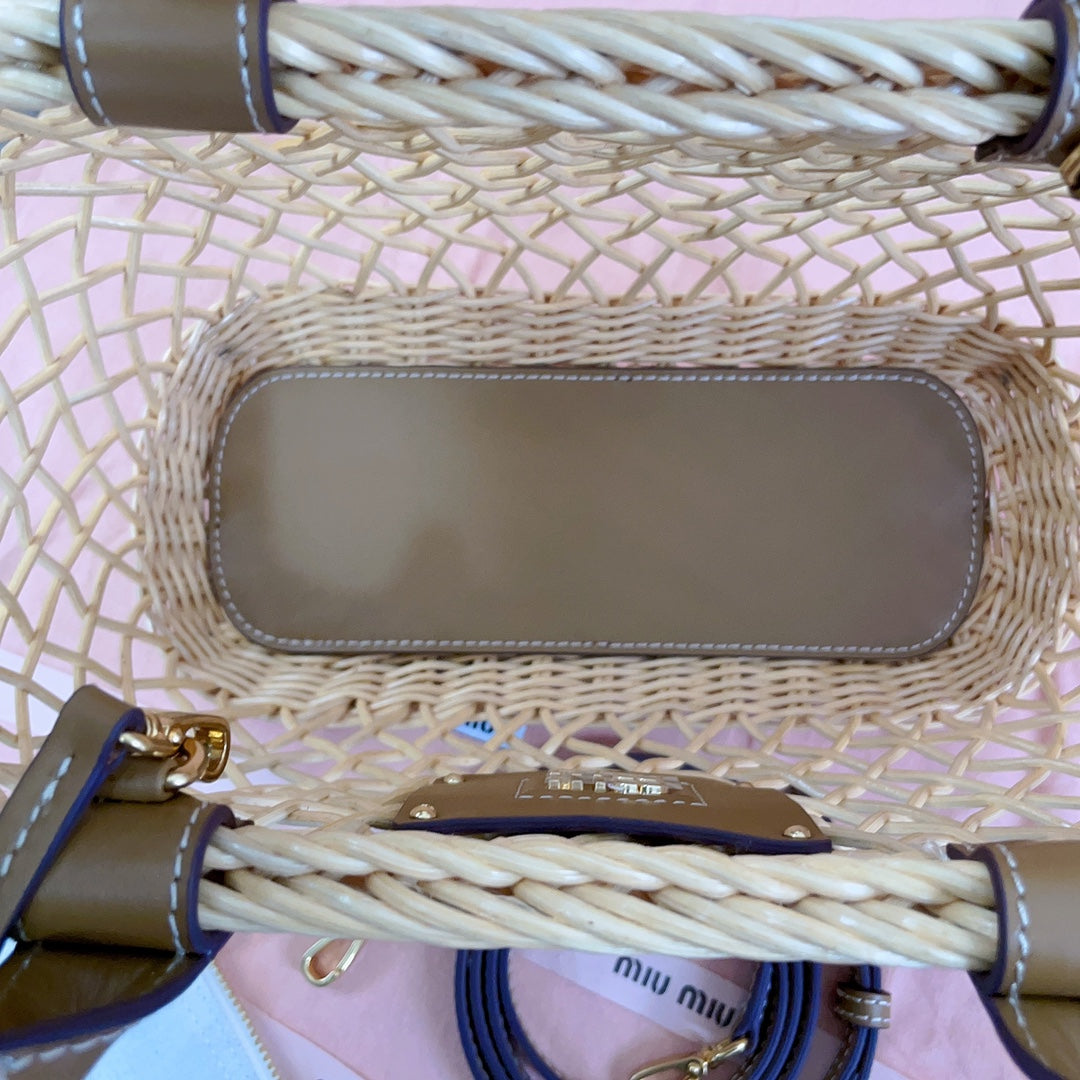 WOVEN HOLLOW BAG 24 IN BEIGE RATTAN AND BROWN CALFSKIN TRIM