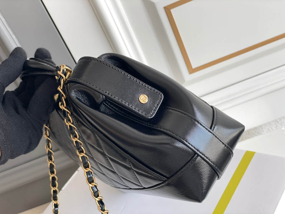 CC MEDIUM 23 BAG WITH HANDLE IN BLACK LAMBSKIN