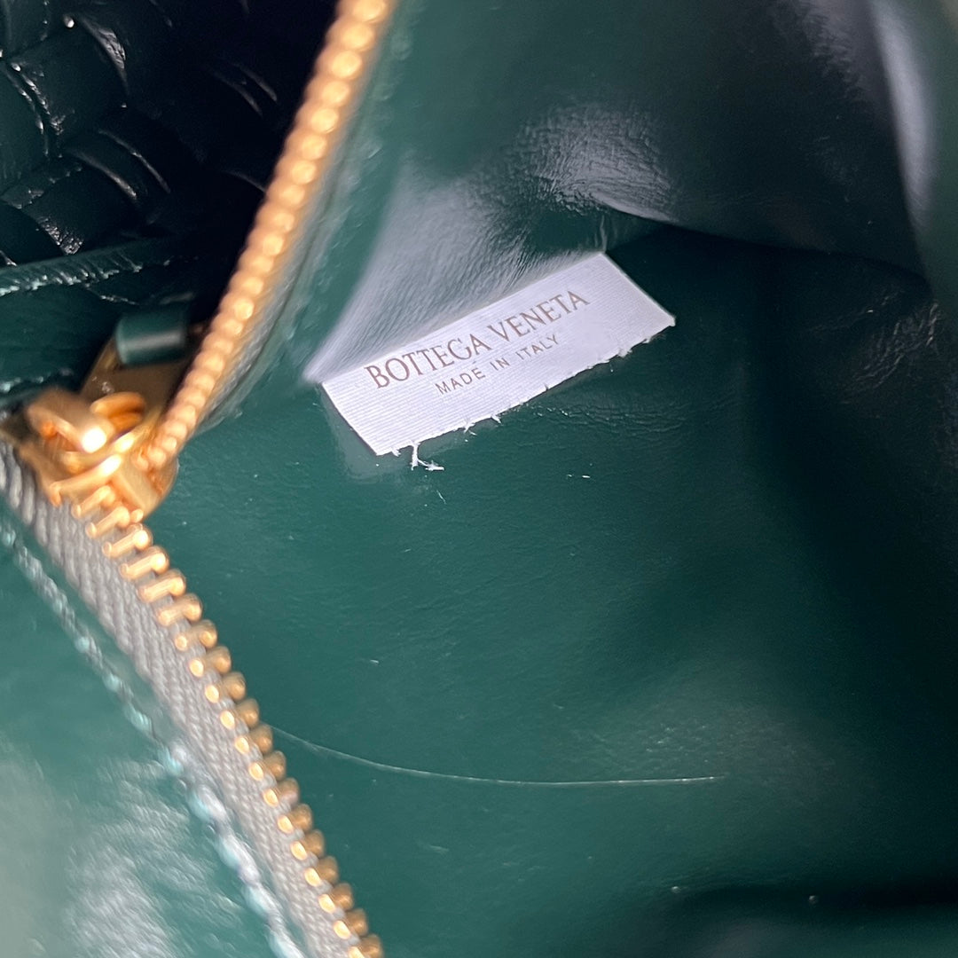 SWING MESSENGER 25 IN DARK GREEN LAMBSKIN GOLD HARDWARE