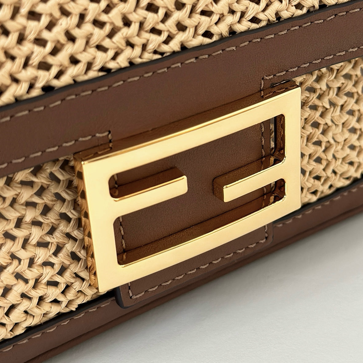 FENDI BAGUETTE 27 BAG IN BEIGE RAFFIA AND BROWN CALFSKIN WITH GOLD HARDWARE