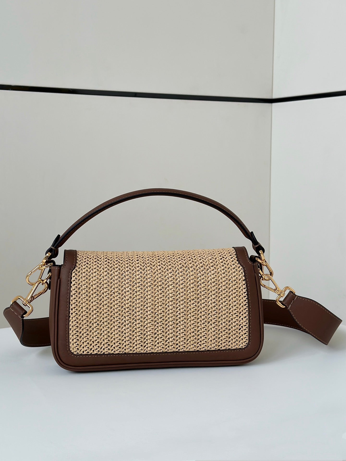 FENDI BAGUETTE 27 BAG IN BEIGE RAFFIA AND BROWN CALFSKIN WITH GOLD HARDWARE