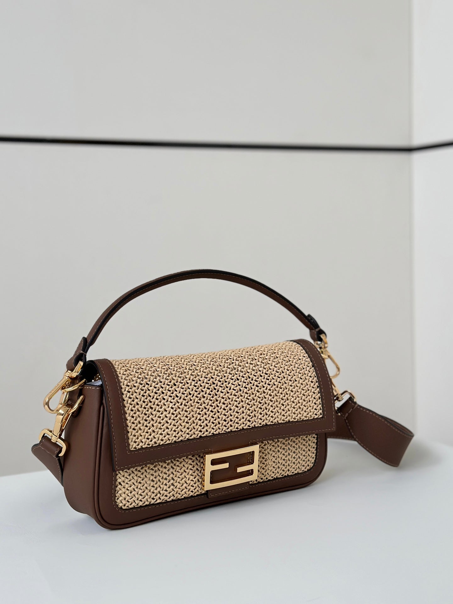 FENDI BAGUETTE 27 BAG IN BEIGE RAFFIA AND BROWN CALFSKIN WITH GOLD HARDWARE